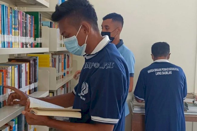 WBP Lapas Saumlaki Antusias Membaca di Perpustakaan