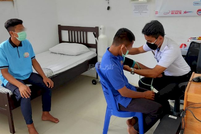 Jaga Kesehatan WBP, Tim Medis Lapas Sukamara Beri Layanan Pengobatan