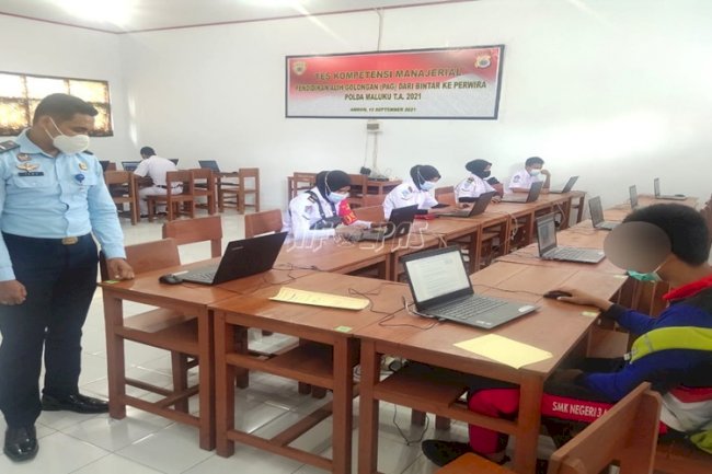 Anak LPKA Ambon Ikuti UTS Berbasis Komputer