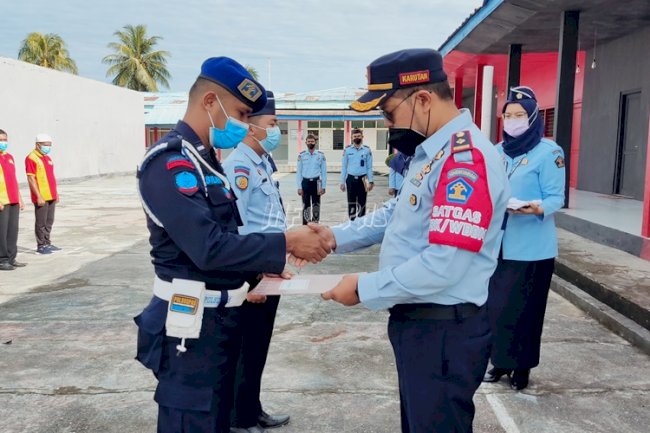 Berikan Penghargaan bagi Petugas, Karutan Masohi Sampaikan 3 Semangat dalam Bekerja