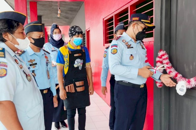 NYONK Barbershop Rutan Masohi Diresmikan