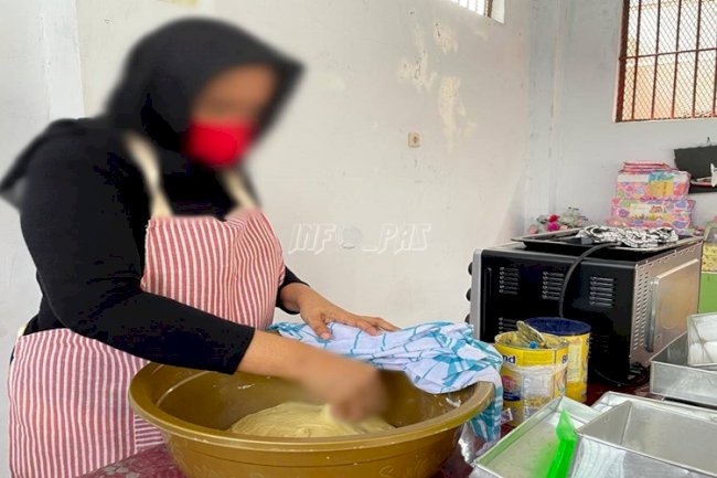 Kembangkan Potensi Bakery, WBP LPP Ambon Produksi Roti Mahina