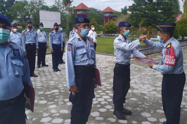 6 Petugas Lapas Sampit Terima Penghargaan Satyalancana Karya Satya