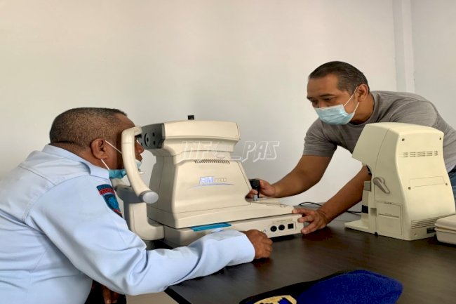 Petugas & WBP Lapas Saparua Antusias Jalani Pemeriksaan Mata