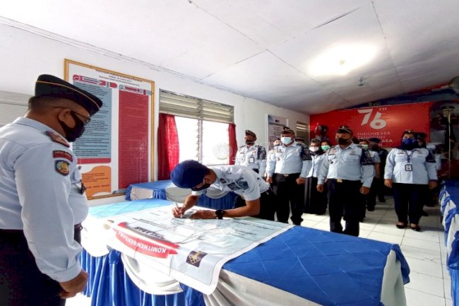 Jajaran Lapas Banda Naira Teken Komitmen Zero Handphone