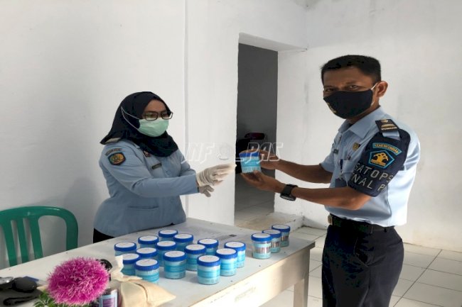 Perangi Narkoba, Lapas Banda Naira Gelar Tes Urine bagi Seluruh Petugas