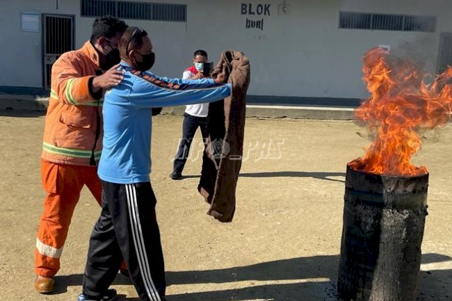 Lapas Dobo Gelar Simulasi Penanganan Kebakaran