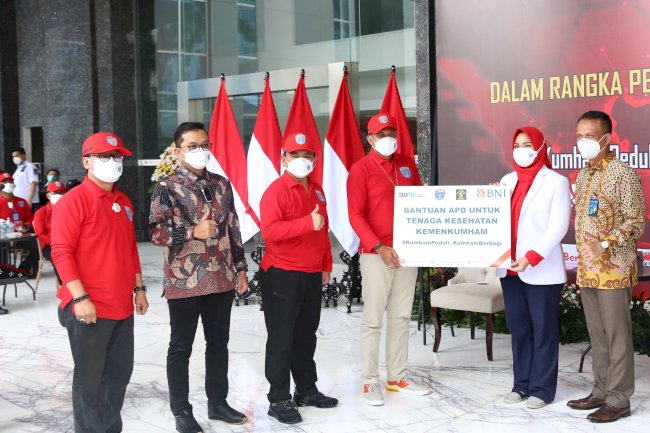1.000 Bingkisan Diserahkan untuk Pasien Wisma Atlet dalam Giat “Kumham  Peduli, Kumham Berbagi dan Empati Kumham”