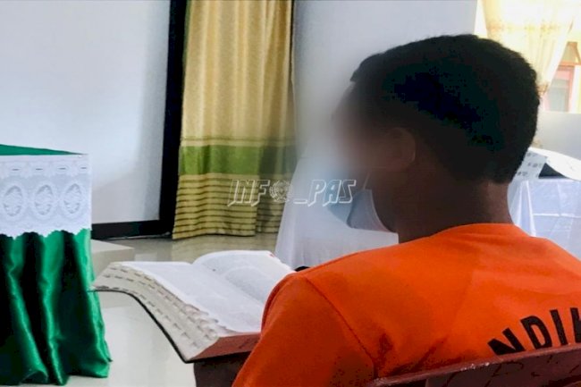 Anak LPKA Ambon Isi Waktu dengan Baca Alkitab