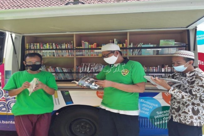 Ramai-Ramai WBP Lapas Rangkasbitung Datangi Mobil Pusling & Nonton Film