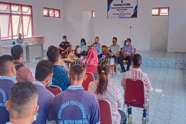 Gandeng BNNK & Satresnarkoba, Lapas Namlea Tes Urine Petugas & WBP