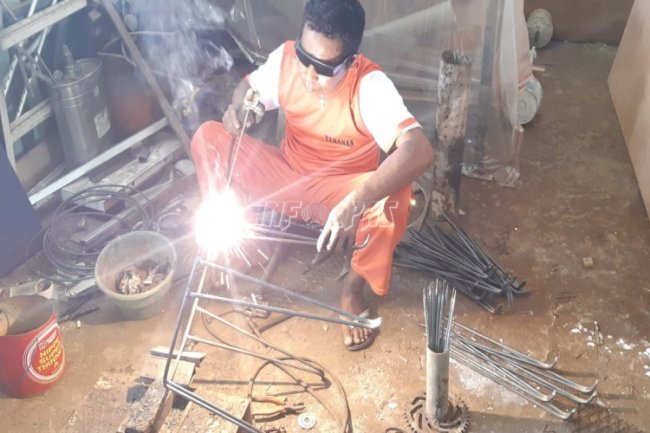 WBP Rutan Ambon Terampil Olah Besi jadi Barang Bernilai Jual