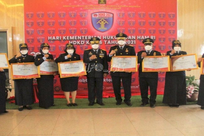 Gagalkan Penyelundupan Narkoba & Berprestasi Tangani COVID-19, Petugas Lapas Semarang Raih Penghargaan