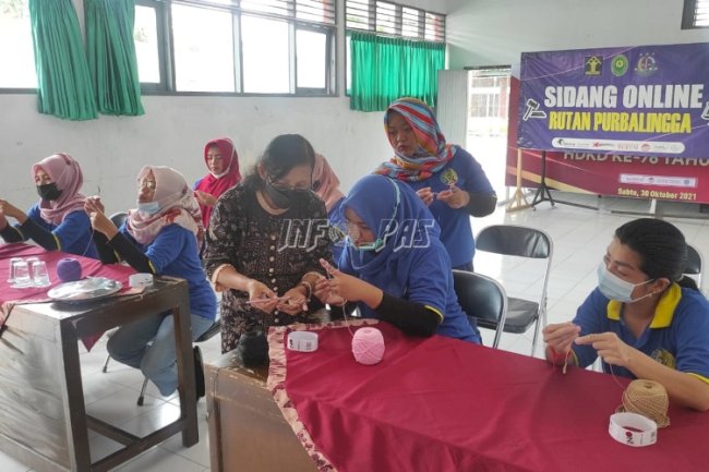 WBP Perempuan Rutan Purbalingga Dilatih Keterampilan Merajut