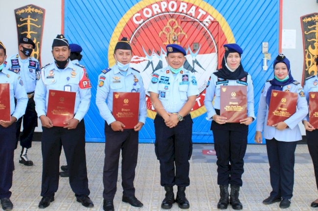 6 Petugas Rutan Ambon Terima Penghargaan Satyalancana Karya Satya