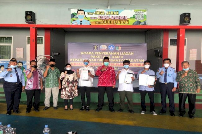 Anak LPKA Palu Terima Ijazah Pendidikan Kesetaraan
