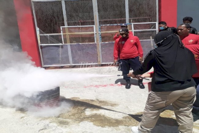 LPP Ambon-Dinas Damkar Gelar Sosialisasi & Simulasi Penanggulangan Kebakaran