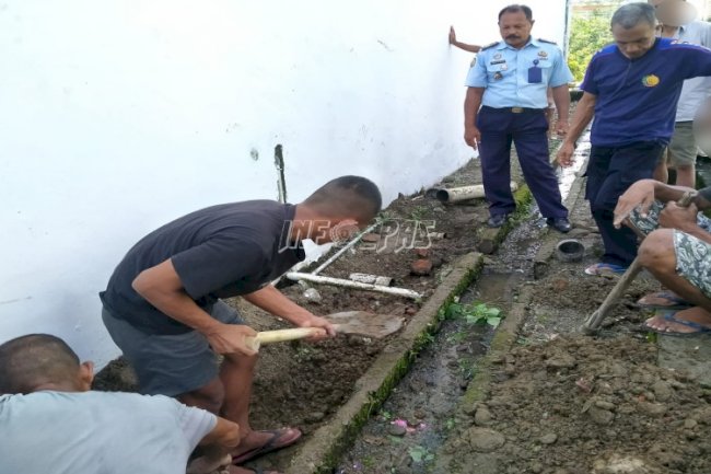 Tingkatkan Sanitasi Lingkungan, Lapas Piru Benahi Saluran Pipa Pembuangan 