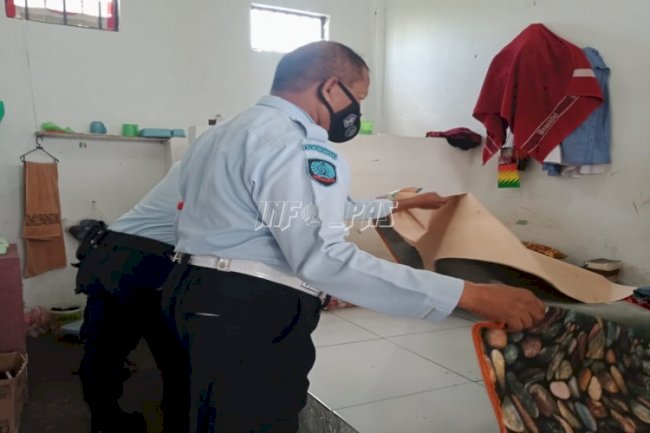 Razia Blok Hunian, Satops Patnal Lapas Piru Sita Sejumlah Barang Terlarang