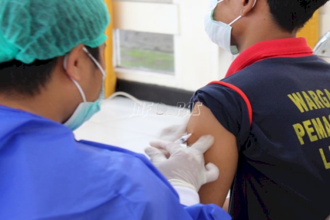 Perkuat Imun, WBP Lapas Jember Divaksin Dosis II