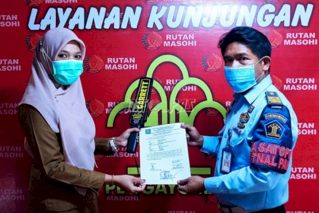 Sinergi dengan Pemkab Malteng, Rutan Masohi Pinjamkan Alat Metal Detector