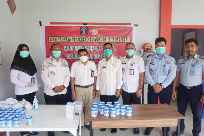 Petugas & WBP Rutan Sambas Dites Urine, Hasilnya Negatif Narkoba