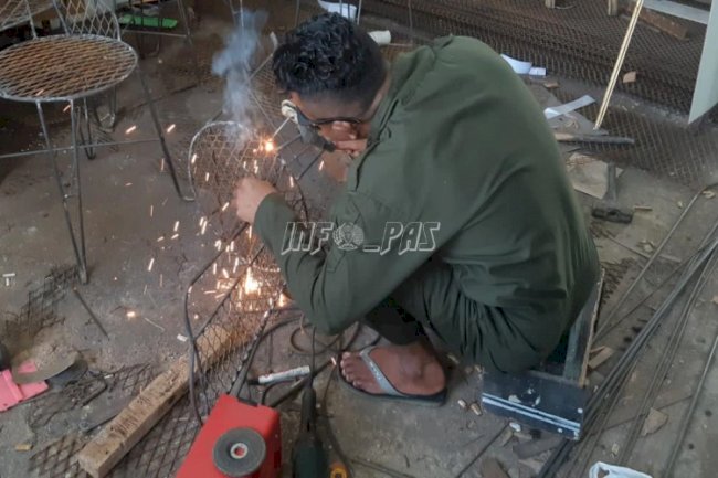 WBP Rutan Ambon Terampil Olah Besi Jadi Barang Bernilai Jual