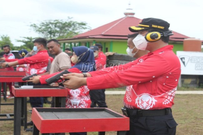 Petugas Rutan Tanah Grogot Asah Kemampuan Menembak