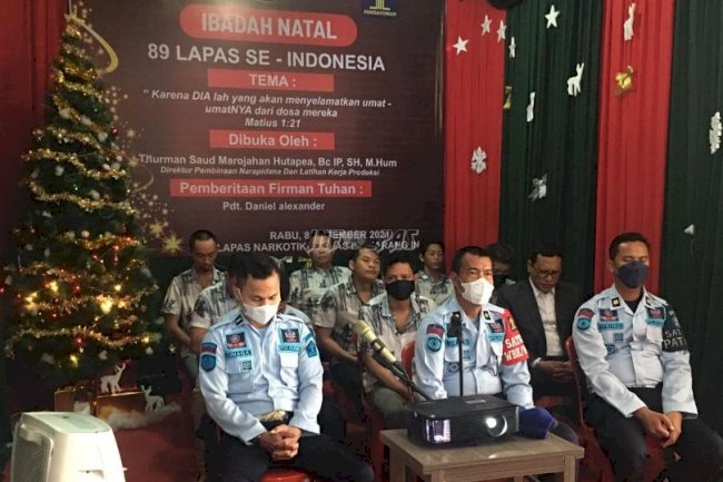 Petugas dan WBP Lapas Narkotika Karang Intan Sambut Natal dengan Ibadah Bersama