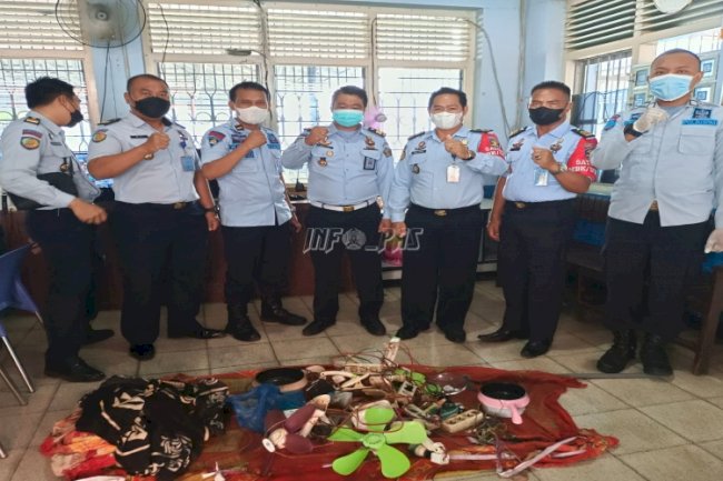 Satops Patnal Lapas Palangka Raya Geledah Blok WBP