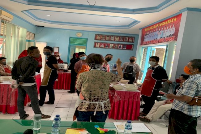 Gandeng Pokmas Lipas, Bapas Surabaya Latih Klien Buat Camilan Sehat