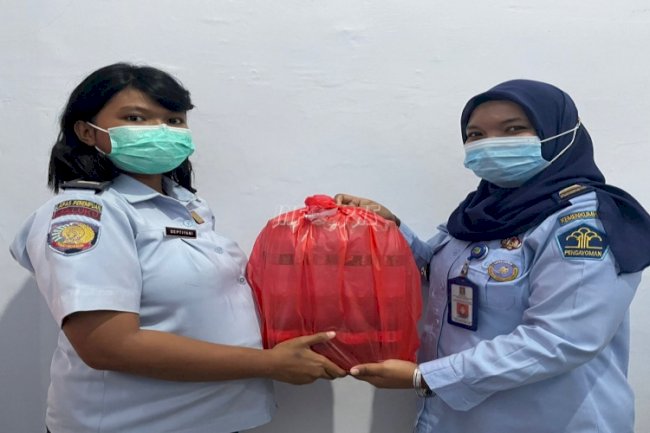 LPP Ambon Bagikan Bingkisan Natal bagi Petugas Pengamanan