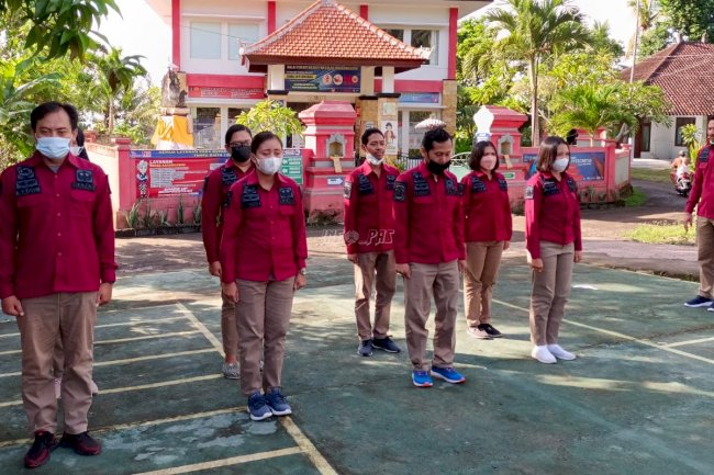 Pelatihan Baris-Berbaris Tingkatkan Kekompakan & Disiplin Petugas Bapas Karangasem
