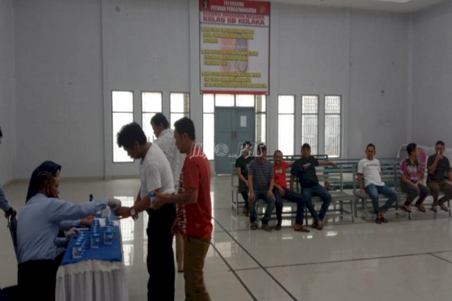 Deteksi Dini Narkoba, WBP Rutan Kolaka Dites Urine Secara Acak