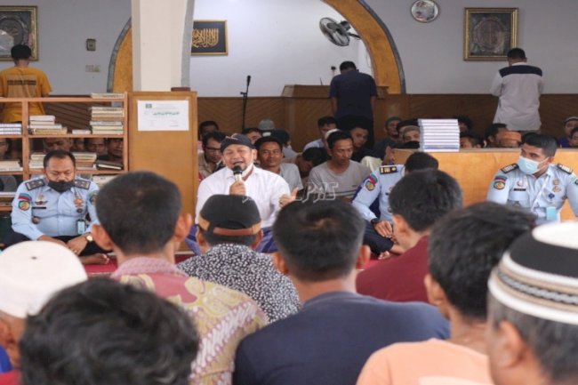 Kadivpas Sumbar Beri Arahan Hingga Bekali Pijat Energi Bagi WBP Lapas Padang