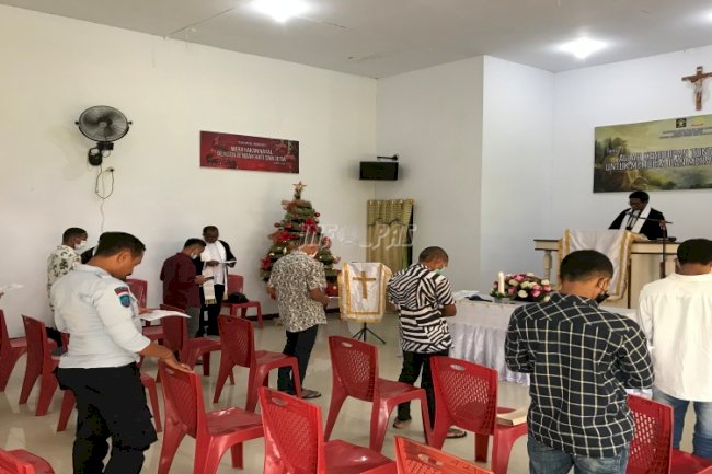 WBP, Anak, dan Petugas Pemasyarakatan Awali Tahun 2022 dengan Beribadah