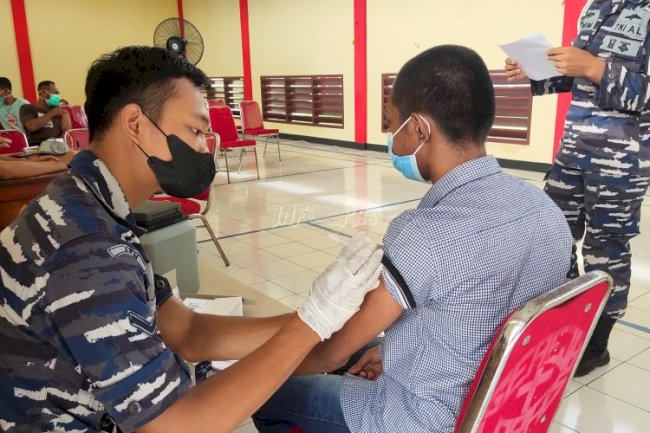 Gandeng TNI AL, WBP Lapas Tual Divaksin Dosis I 