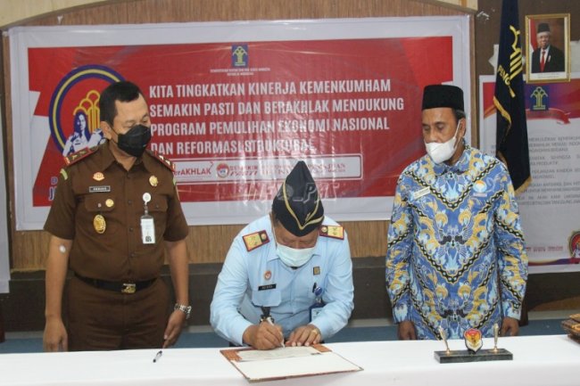 Seluruh Jajaran Kemenkumham Maluku Deklarasikan Janji Kinerja & Komitmen ZI