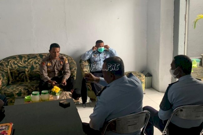 Jalin Silaturahmi, Kalapas Banda Naira Terima Kunjungan Wakapolsek Banda