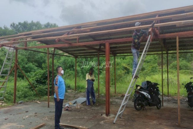 Tingkatkan Sarana Penunjang, Bapas Saumlaki Bangun Tempat Parkir 