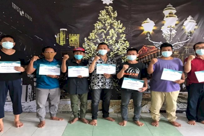 Narapidana Lapas Semarang Terima Piagam Penghargaan dari Second Chance Foundation