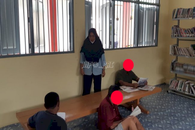 WBP Rutan Ambon Isi Waktu dengan Membaca di Perpustakaan