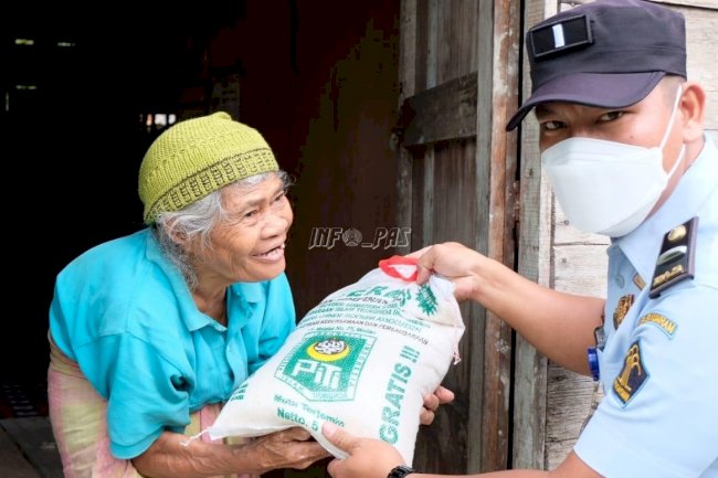 Lapas Labuhan Bilik dan PITI Bakti Sosial Bagikan Paket Beras