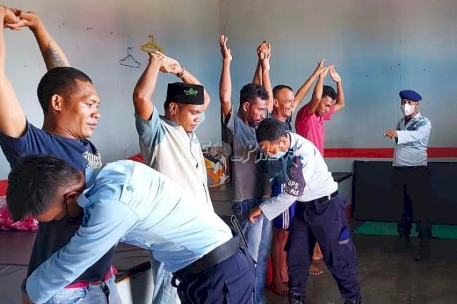 Antisipasi Gangguan Kamtib, Lapas Dobo Geledah Blok Hunian WBP