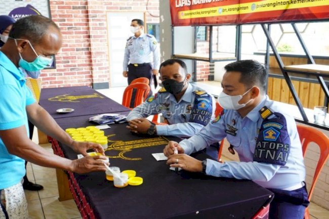Dukung P4GN, Petugas & WBP Lapas Narkotika Karang Intan Dites Urine