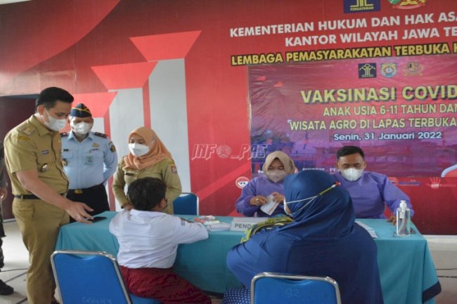Vaksinasi COVID-19 di Lapas Terbuka Kendal Dirangkaikan dengan Agrowisata