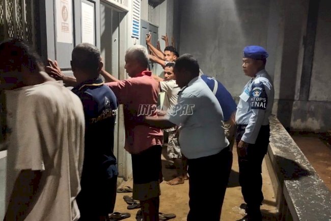 Antisipasi Gangguan Kamtib, Tim Satops Patnal Lapas Saumlaki Geledah Hunian WBP