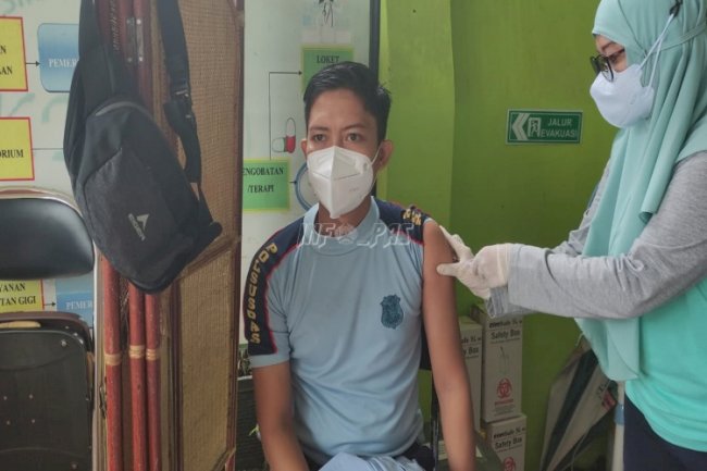 Dukung Pemerintah Cegah COVID-19, Petugas & WBP Divaksin 