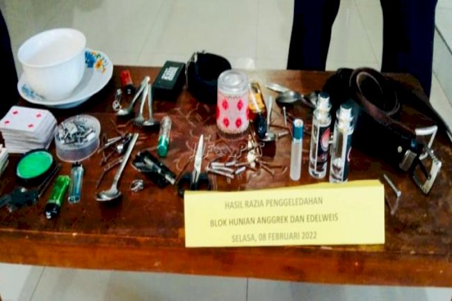 Cegah Gangguan Kamtib, Petugas Rutan Ambon Geledah Blok Hunian WBP 