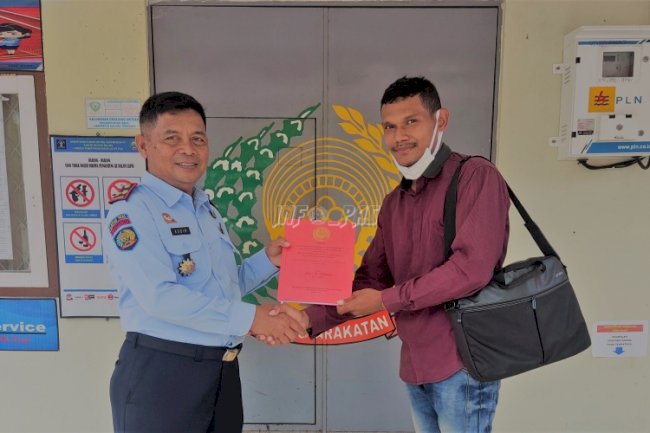 Selesaikan Skripsi, Mahasiswa STIH Muhammad Thana Sambangi Lapas Tual